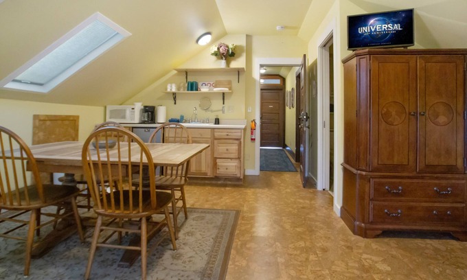 Friday Harbor Apartamento | ¡COTIZADA RECIENTEMENTE! ¡EN EL DOWNTOWN FRIDAY HARBOR! Suite Miner