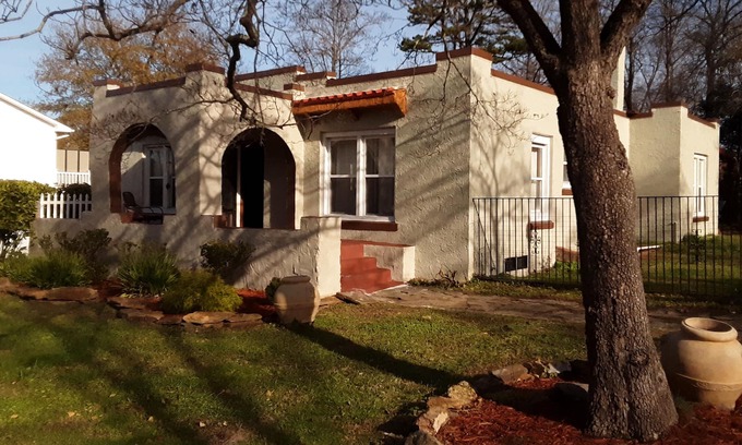 Valdese Casa | Downtown Garcia, a Spanish bungalow convenient to Morganton, Hickory, Lenior
