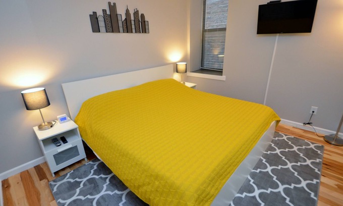 The Gate Apartamento | Downtown Gate District Apartment, Convenient To Everything, King Bed (2FR)
