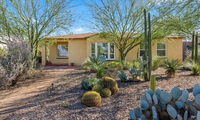 Blenman-Elm Casa | Downtown Gem: 8 Guests - Short drive to Gem Show!