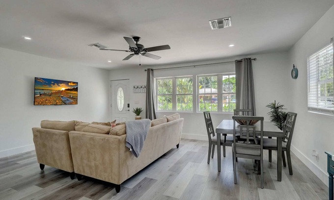 Bonita Springs Casa | Downtown Gem: Private Retreat Near Beach