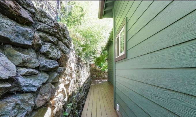 Grass Valley Cabaña | Downtown Grass Valley Mining Cottage from 1880's