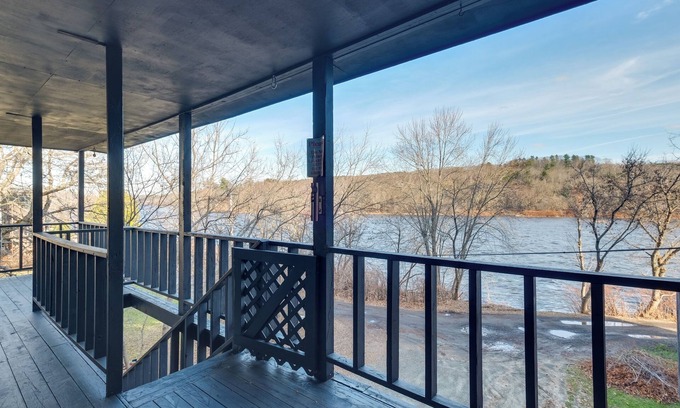 Hallowell Apartamento | Downtown Hallowell Retreat w/ Water Views!