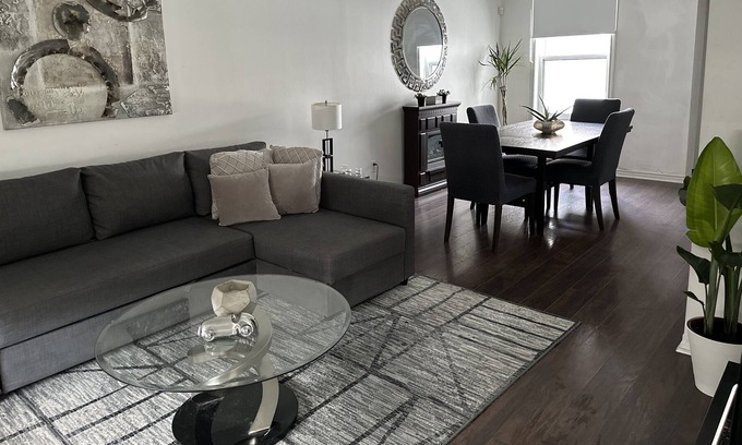 Hamilton Casa | Downtown Hamilton Home