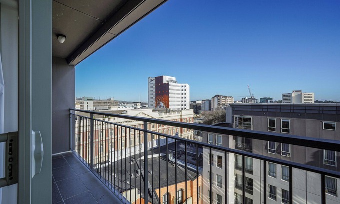 Christchurch City Centre Cabaña | Downtown Haven - Christchurch Holiday Apartment