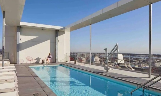 Downtown Oakland Apartamento | Downtown High Rise - Garage Parking / Walk to BART
