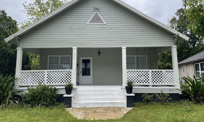 Thomasville Casa | Downtown Historic Acorn Cottage