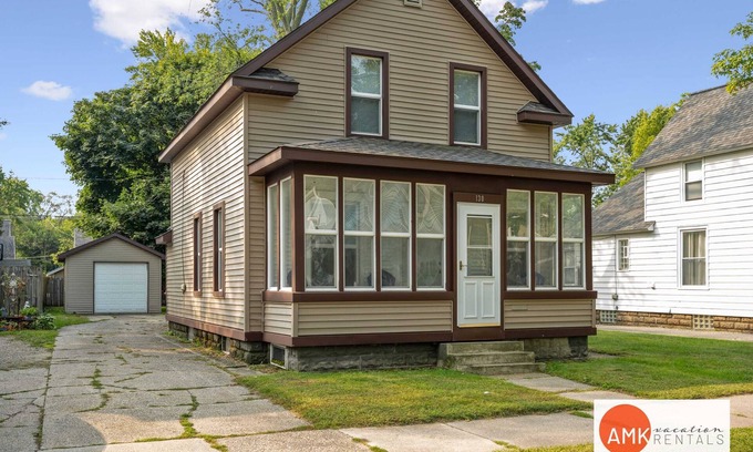 Holland Casa | Downtown Holland Charmer