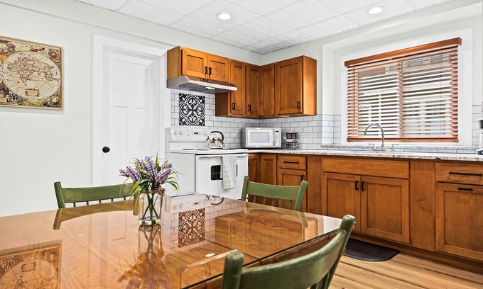 Holly Apartamento | Downtown Holly Homefront - Walk to downtown Holly