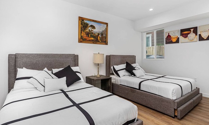 Westlake Casa | Downtown LA Stylish Suites