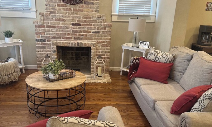 Southtown Casa | ¡NUEVO! Downtown Historic home + BONUS back house Cambiar listado