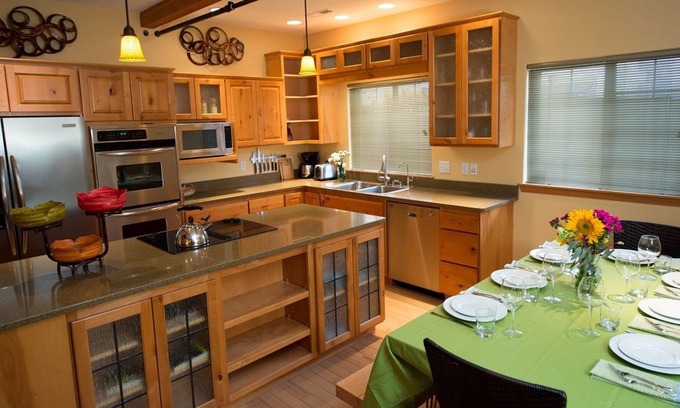 Leavenworth Casa | Downtown Leavenworth 3bd Townhome con jacuzzi, capacidad para 10!