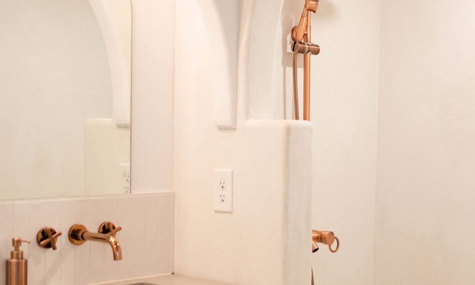 West Fairfax Apartamento | Downtown Loft Apartment within Walking Distance to Everything!