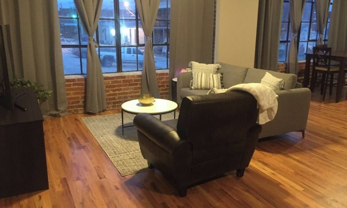 Webb City Apartamento | Downtown loft in Webb City! New! 🥇🌟