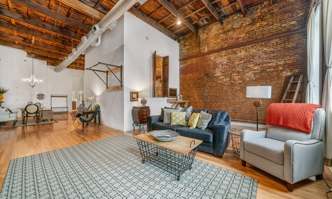 Cookeville Condominio | Downtown Loft on Historic West Side of Cookeville