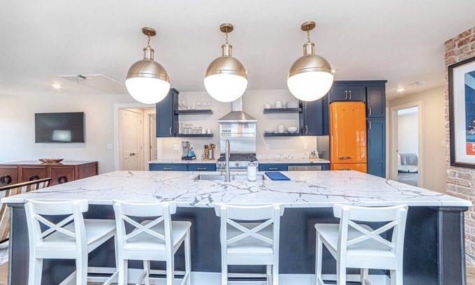 North Central Columbia Apartamento | Downtown Loft w/ Gourmet Kitchen. Walk Everywhere!