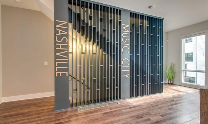 North Nashville Casa | Downtown Luxury - 10 Beds Free Parking