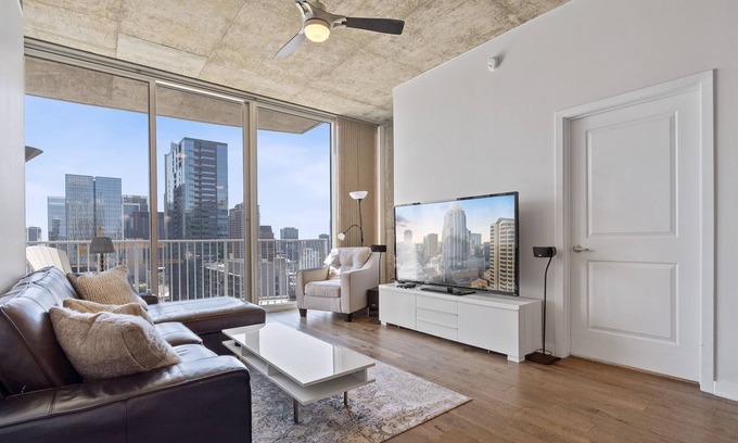 Second Street District Condominio | Downtown Luxury Hi-rise 2 BR / 2Bth, 2 plazas de garaje, gimnasio, piscina climatizada, 70 "HDTV