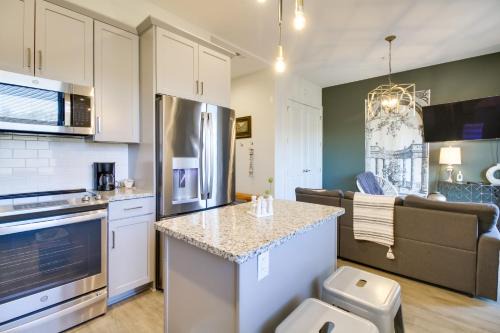 Central Business District Apartamento | Downtown Lynchburg Condo with James River Views