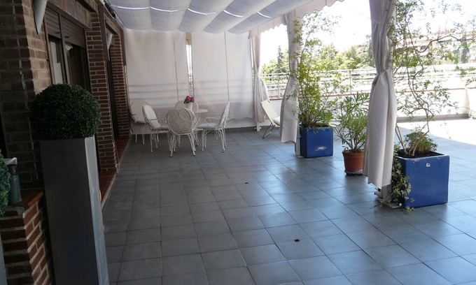 Plaza de Toros-Doctores-San Lázaro Apartamento | Centro, magnífica zona, cerca ferrocarril, gran terraza privada, parking gratis