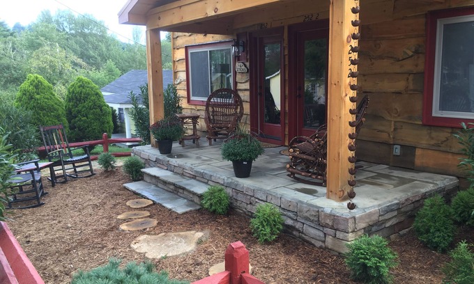 Blowing Rock Cabina | Downtown Main Street -2 BR PATIO CERCADO