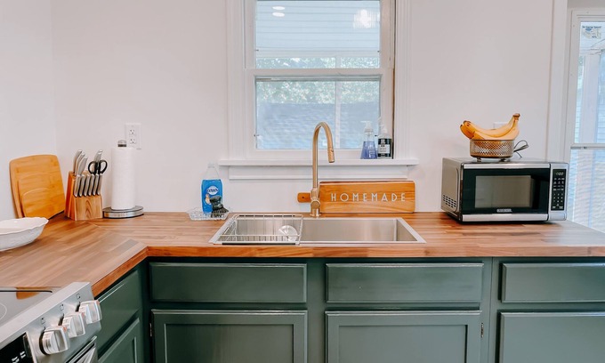 Marshall Casa | Downtown Marshall Home - Walk to Shops & Restaurants - Long Stays Welcome