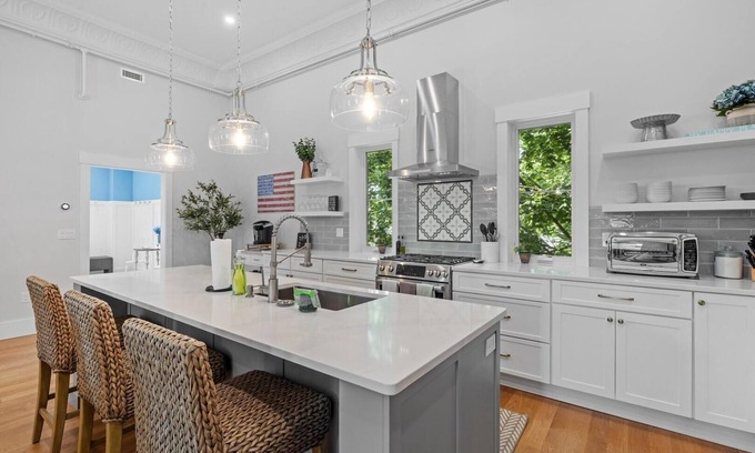 Meredith Condominio | Downtown Meredith Luxury Escape