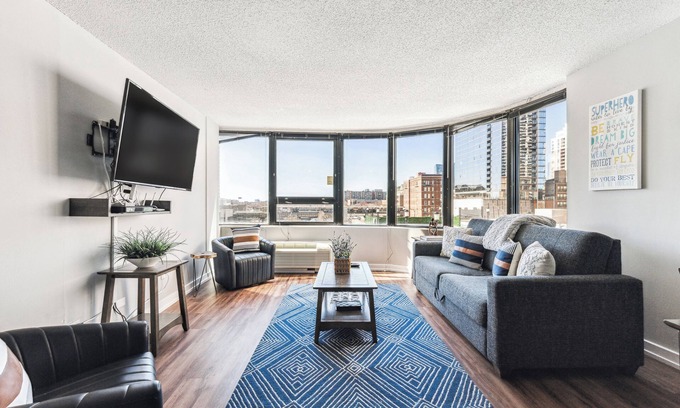 South Loop Condominio | Downtown MICH AVE#4 King Beds Grant Park, 2bd/2ba