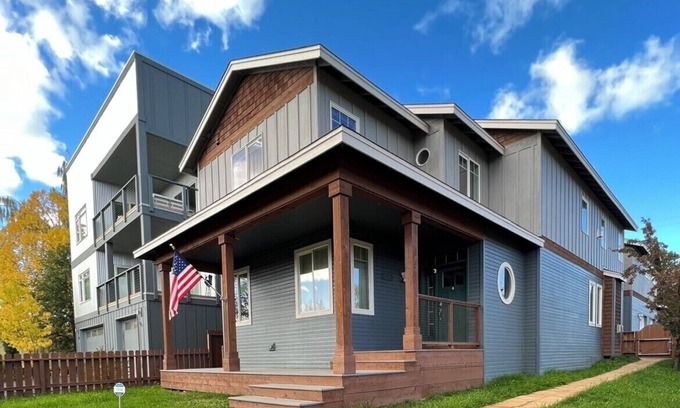 Downtown Anchorage Casa | Downtown Mid-Century Modern Luxury Getaway
