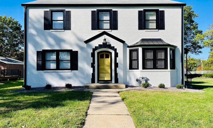 Edwardsville Casa | Downtown Midcentury Home- Walk to Everything!