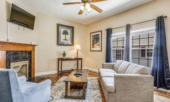 South Pensacola Casa | Downtown! Modern Interior! Sweet on Strong - A