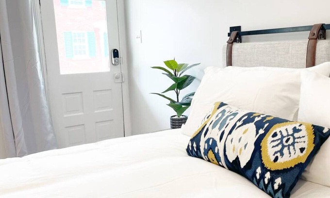 Shepherdstown Apartamento | Downtown Modern Studio apartment | History & Dining steps away