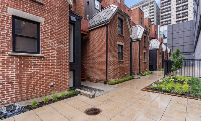 Shaughnessy Village Casa | Downtown MTL's Exclusive 1-BR Tiny House Retreats: 30-Day Urban Escapes!
