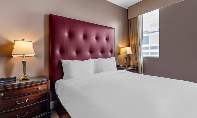 Downtown Nashville Complejo | Downtown Nashville located in Printer's Alley with King Bed!