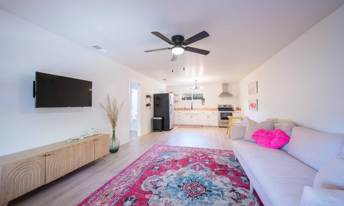 Paso Robles Cabaña | Downtown Neon Pink Chalet