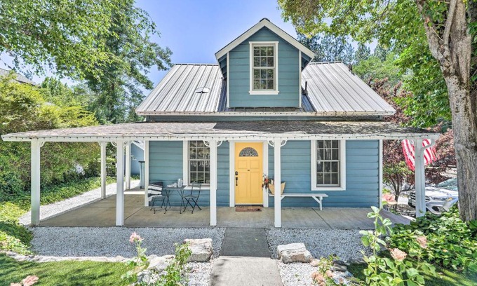 Nevada City Casa | Downtown Nevada City 1900 Victorian Retreat!