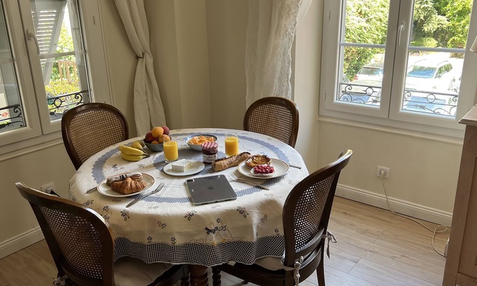 Lepante Quarter Apartamento | Hermoso apartamento reformado, en el centro, tranquilo, aire acondicionado, soleado, tranvía.