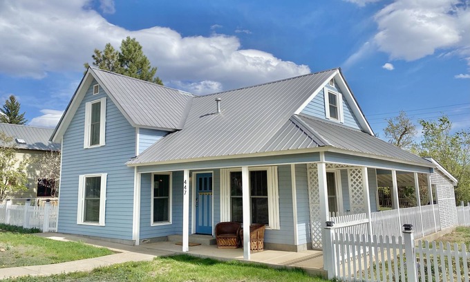 Mancos Casa | Downtown Oak St Farmhouse near Mesa Verde/Durango - Work and Wander!