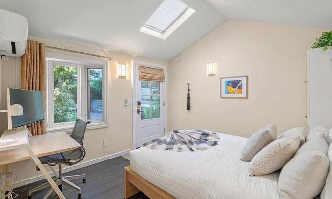 University South Cabaña | Downtown Palo Alto Gem! Cute, Spotless Guest House