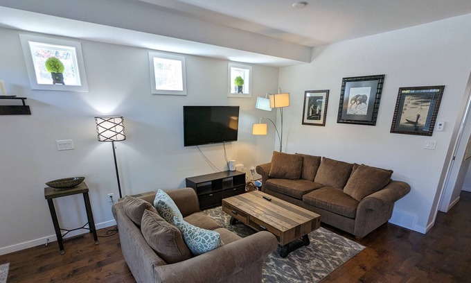 Okanagan-Similkameen Casa | Downtown Penticton Modern Home - 2 minutes from Okanagan Lake!