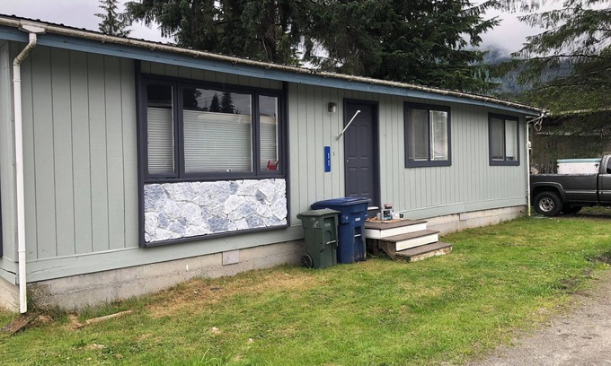 Petersburg Casa | Downtown Petersburg 3-bedroom home in the heart of a charming fishing town!