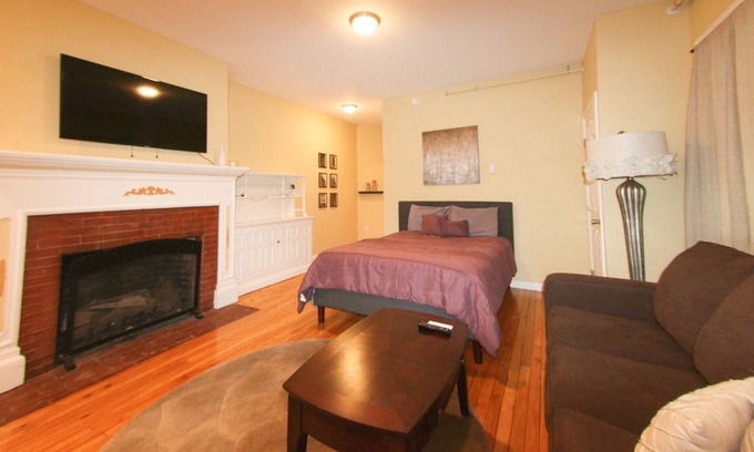 Plattsburgh Apartamento | Downtown Plattsburgh Studio Suite | Sleeps 4!