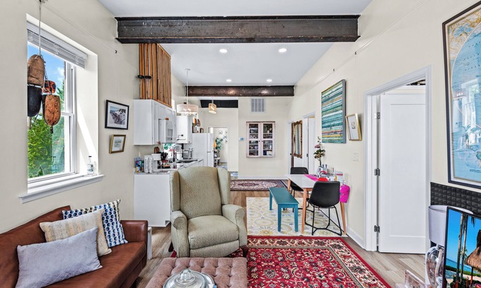 Issue Condominio | Downtown Residential Suite across from the Beach