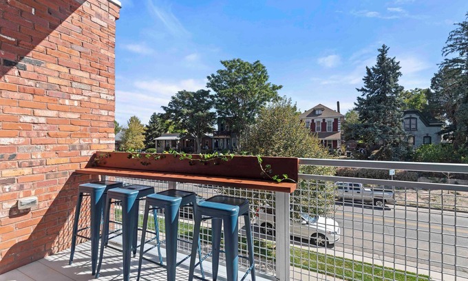 Curtis Park Condominio | Downtown RiNo condo 1 block from top breweries and restaurants, monthly stays