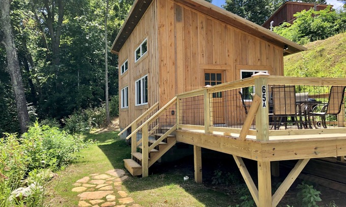 Waynesville Casa | ★ Downtown Rustic Mid-Century Cottage w/ views ★