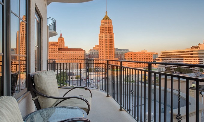 Downtown San Antonio Complejo | Centro de San Antonio Resort cerca de RiverWalk y The Alamo con piscina en la azotea y bañera de hidromasaje