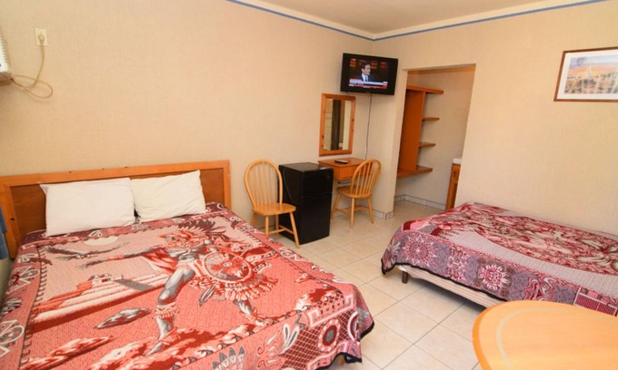 Primera Sección Apartamento | Downtown San Felipe Studio 2 FREE WIFI AND CABLE TV