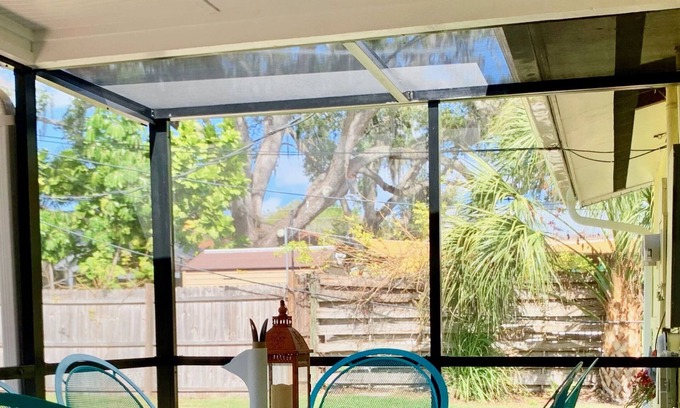 Laurel Park Apartamento | Downtown Sarasota duplex unit - pet friendly with off-street parking