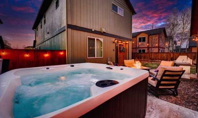 Sisters Casa | Downtown Sisters Suite - HOT TUB - Dog Friendly