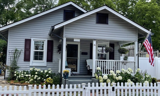 Brevard Casa | Downtown Southern Comfort * Comfort + Location + Amenities + Carport!